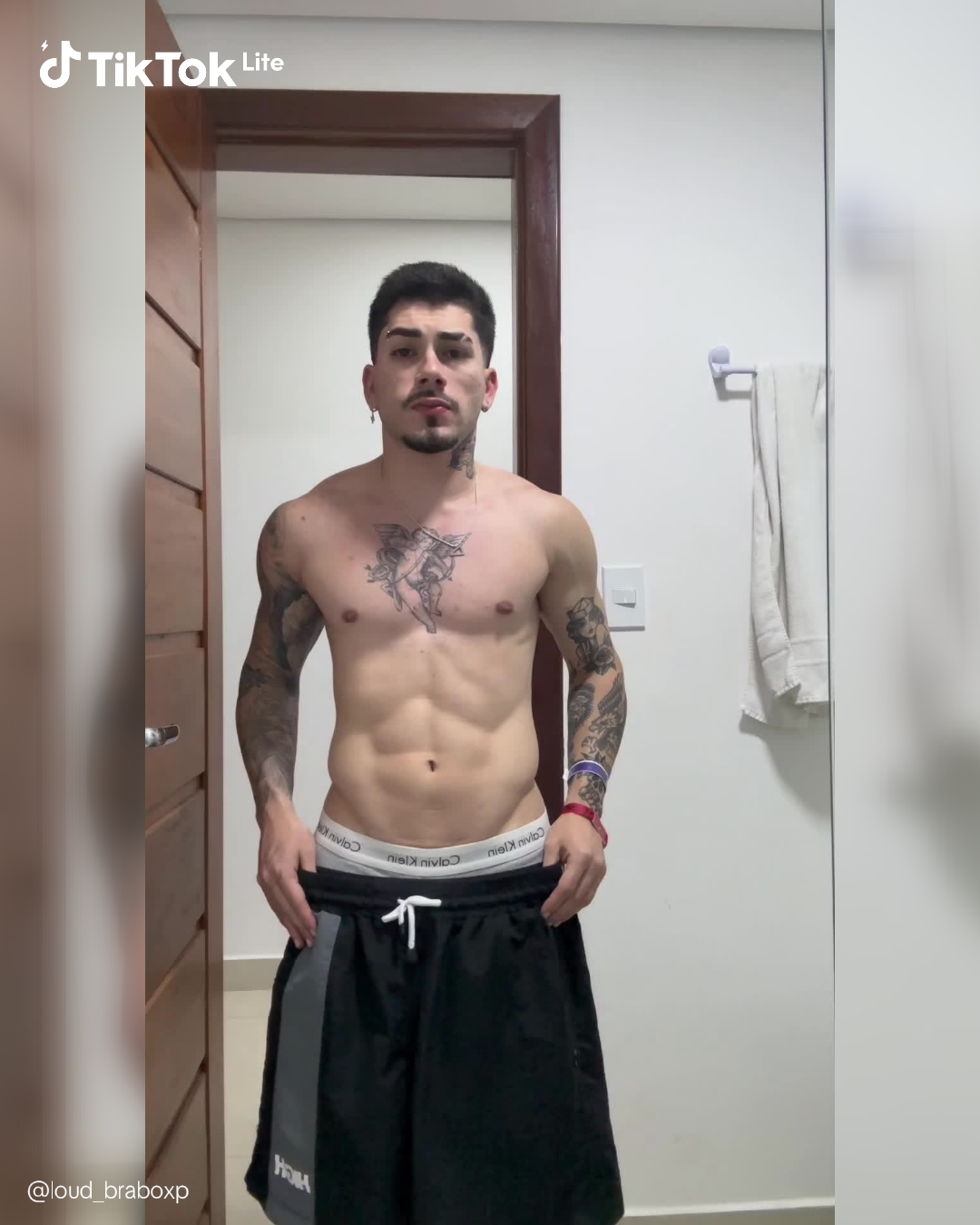 TikTok - incluindo musical.ly Facebook ad: Explore vídeos no TikTok Lite