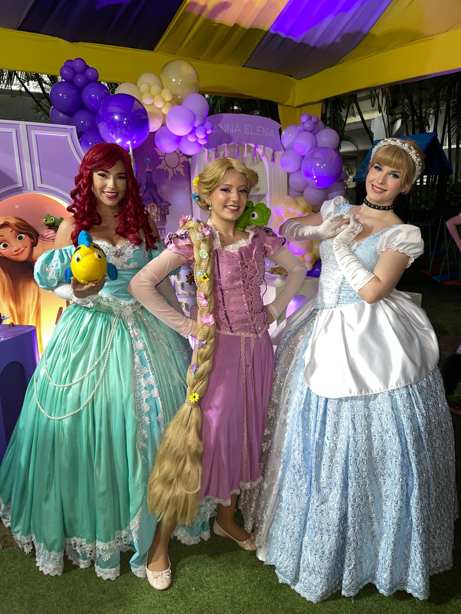 Carrusel Eventos Facebook ad: ¡VIVE EL SUEÑO CON LA CORTE REAL DE…