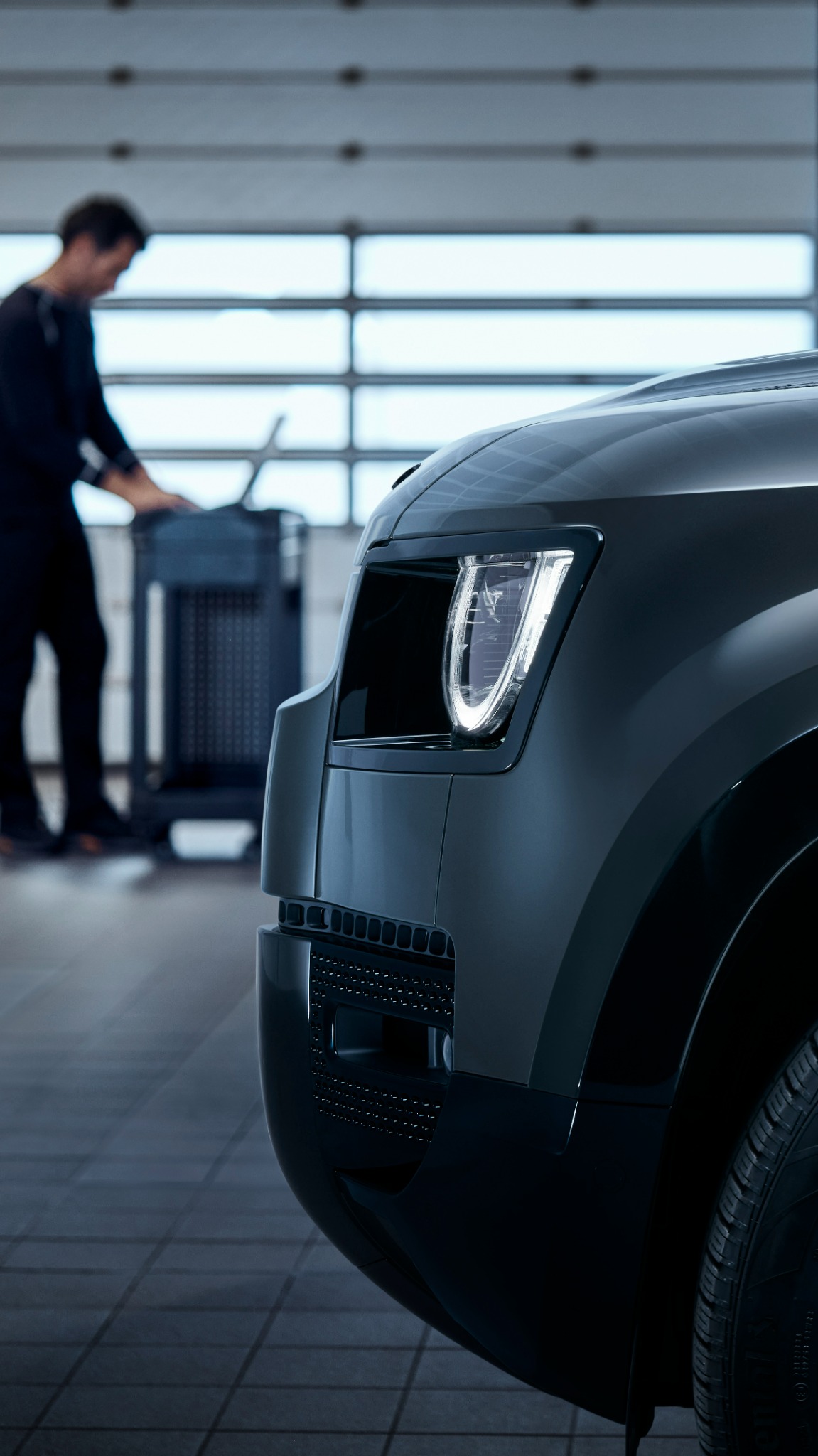 Lloyd Land Rover York Facebook ad: Book your MOT & Service