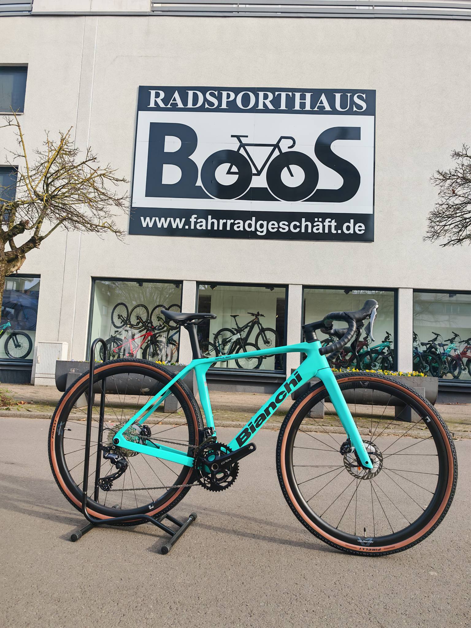 Radsporthaus Boos Fahrradgeschäft Facebook ad: Mega Gravelbike?