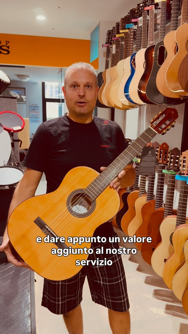 Bellus Music Shop Facebook ad: Comprare il primo strumento non significa solo scegliere…