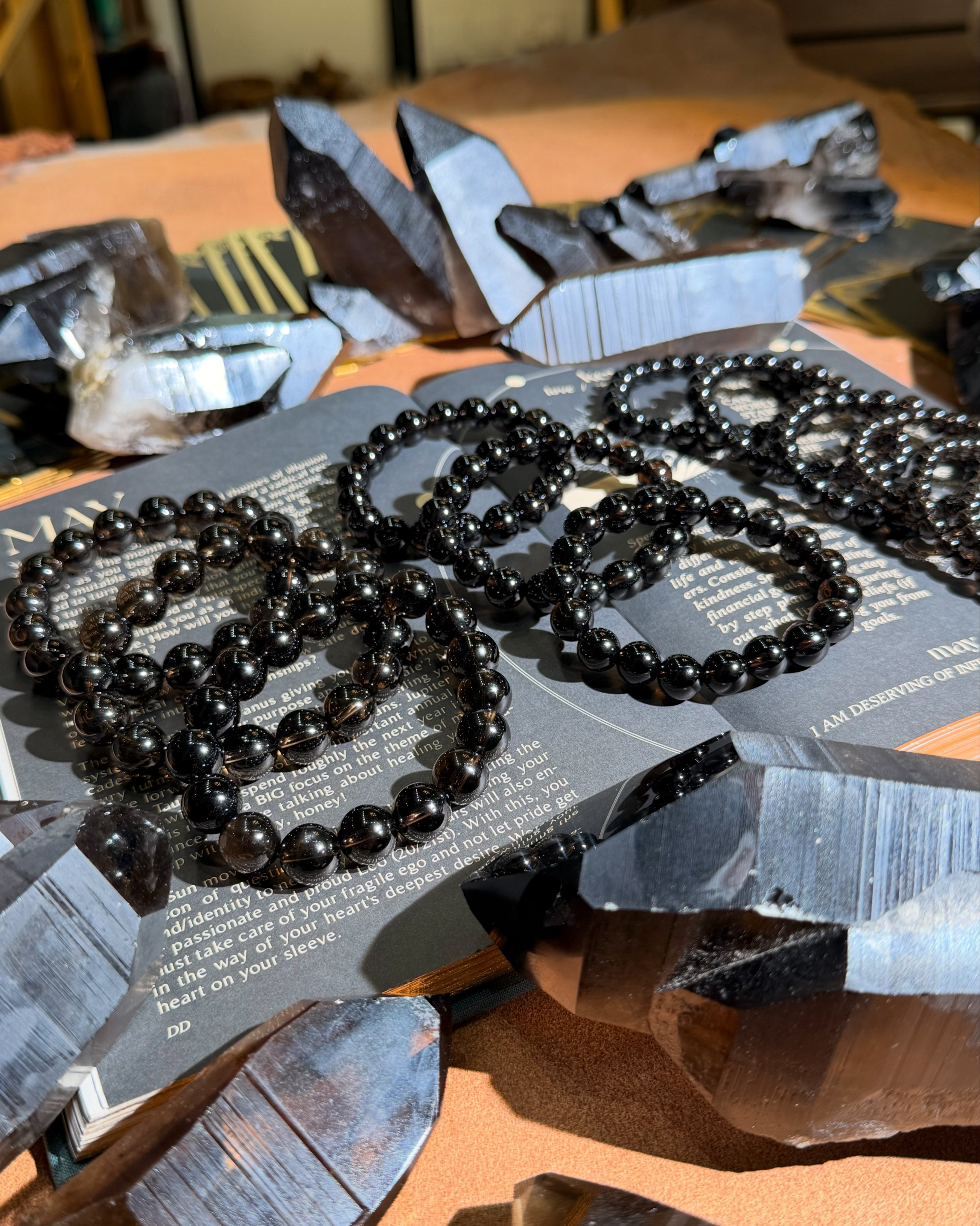 Krizto lab Healing Crystals 療癒系水晶 Facebook ad: 頂級鋼琴黑列姆手串