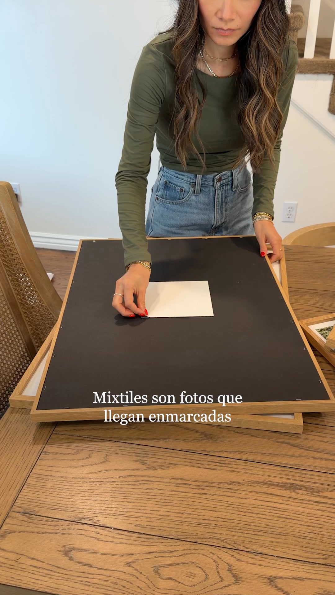Mixtiles Facebook ad: Fácil de pegar, despegar y volver a pegar