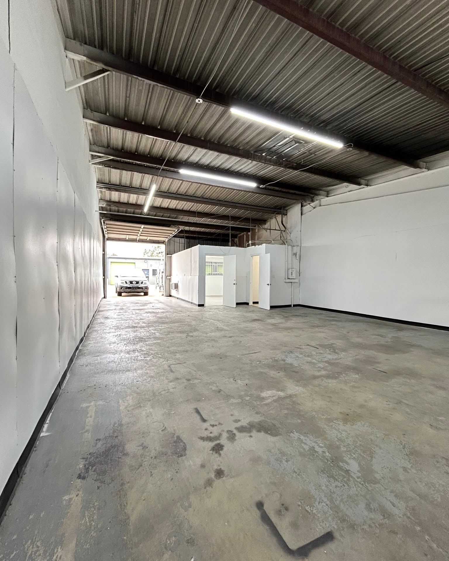 Alex Thorne Facebook ad: Warehouse Space In Houston