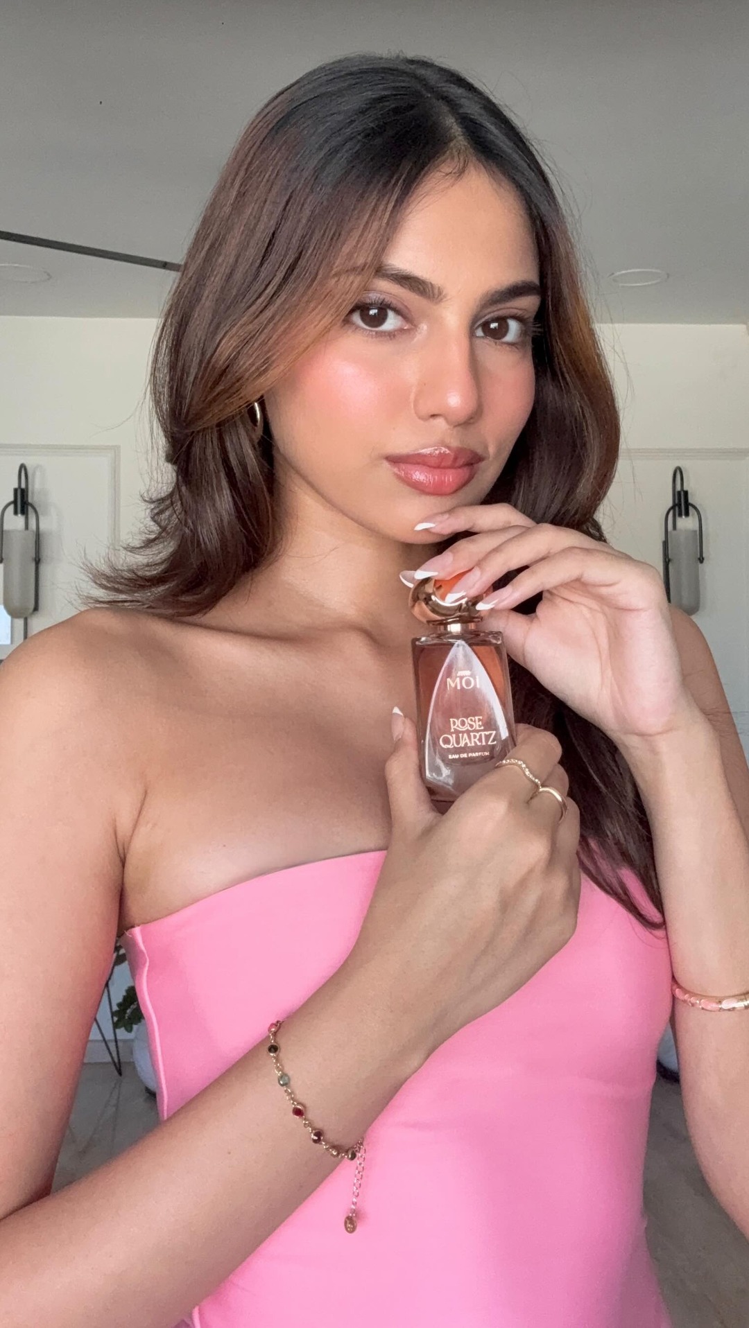 Moibynykaa Facebook ad: soft. romatic. elegant.