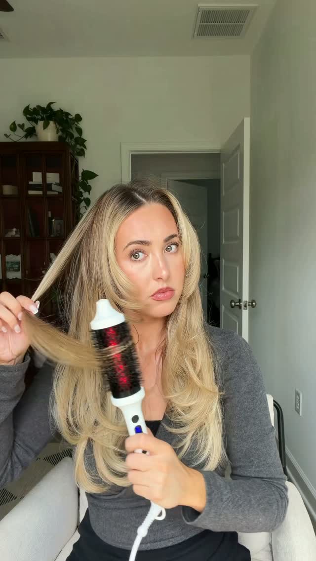 BondiBoost Facebook ad: The easiest way to get that ’90s blowout…