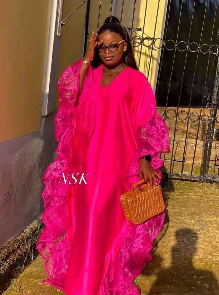 Fabiola’s luxuries and accessories Facebook ad: 𝐒𝐔𝐏𝐄𝐑 𝐒𝐎𝐋𝐃𝐄𝐒 𝐅𝐄𝐌𝐌𝐄𝐒, 𝐓𝐄𝐍𝐔𝐄𝐒…