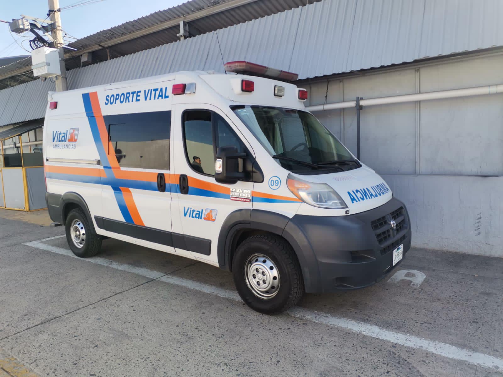 Vital Ambulancias Facebook ad: Servicio de ambulancias privadas de terapia intensiva con…