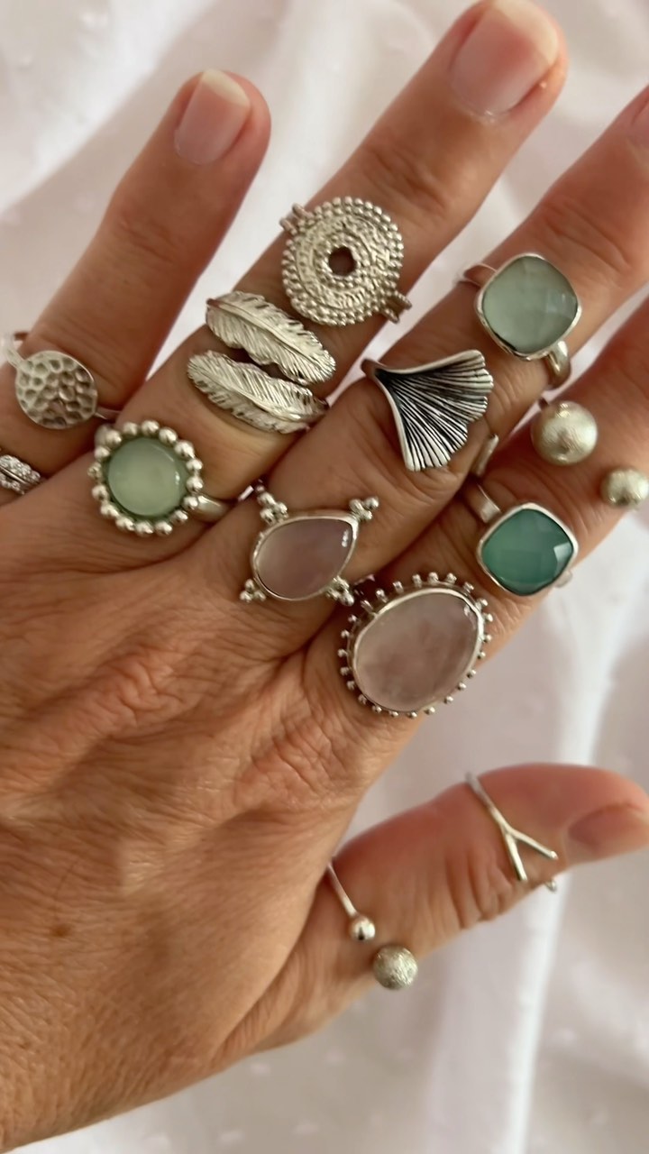 Boho Design Facebook ad: Na začátku jsou to jen kameny a čmáranice…