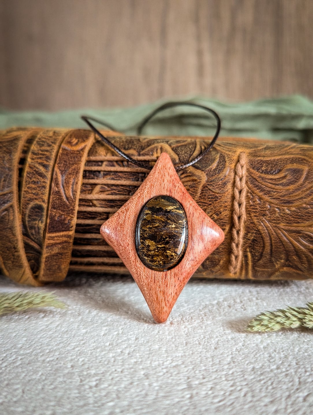 Bedani Wood Whisper Facebook ad: This is another necklace with a pleasantly streamlined…