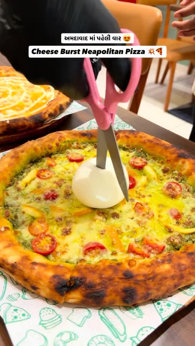 Crusty5co Facebook ad: Cheese burst Neapolitan Pizza