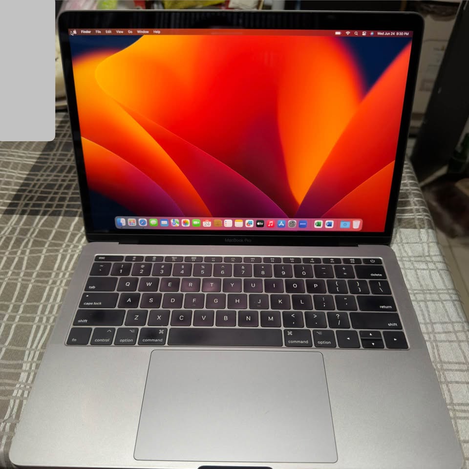 Jenmar Apple Facebook ad: Macbook Pro 2017 Spacegray 500GB