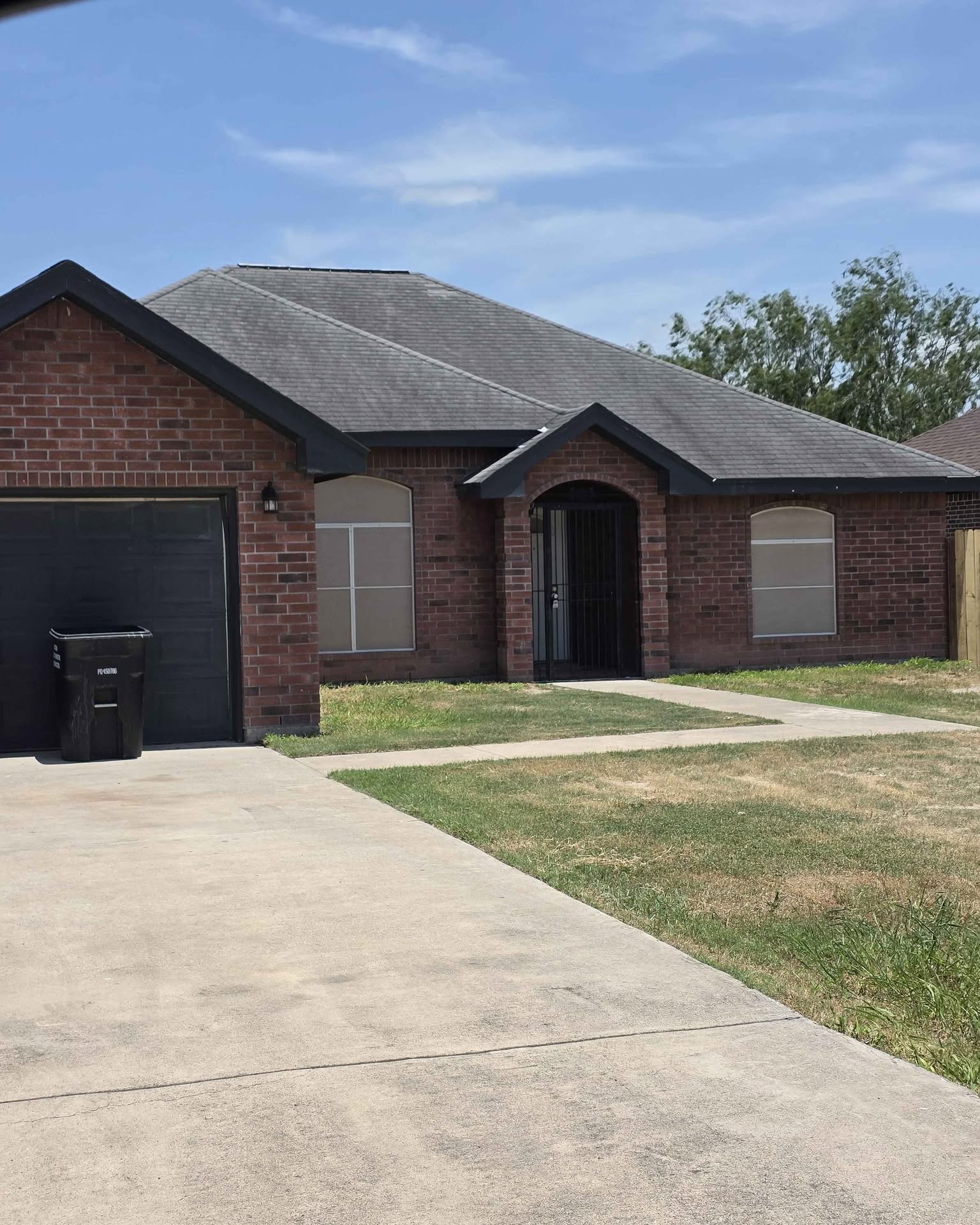 Yuri Alvz-Ctrz Facebook ad: 3 Beds 2 Baths - House