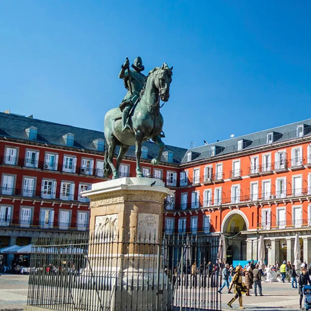 Iberojet Facebook ad: ¡Tu próximo destino está más cerca de lo…