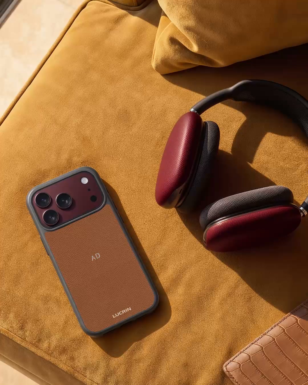 lucringeneva Facebook ad: Leather Back Cover for iPhone 18 Pro