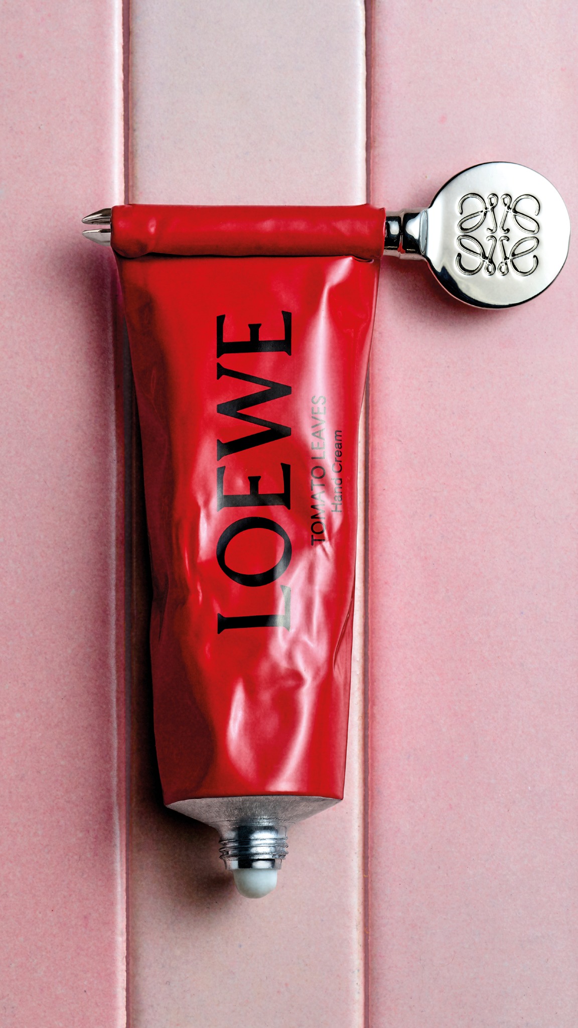 LOEWE Perfumes Facebook ad