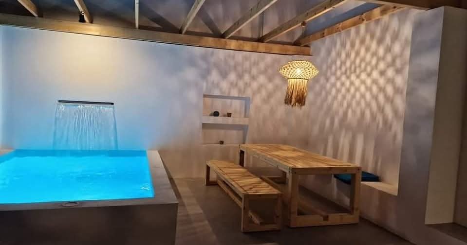 Villa Polixeni Facebook ad: Hébergement · Gennadi · ★4,88 · 2 chambres · 2 salles de…