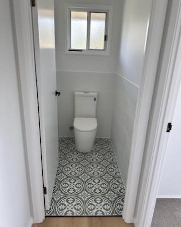 Shower Solution Hub Facebook ad: From outdated to modern feel
