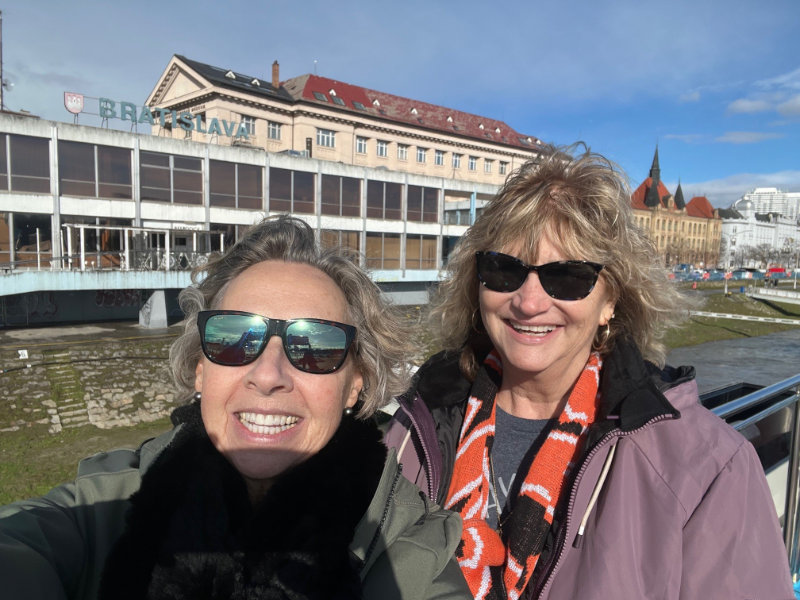 Cruise & Travel Experts Facebook ad