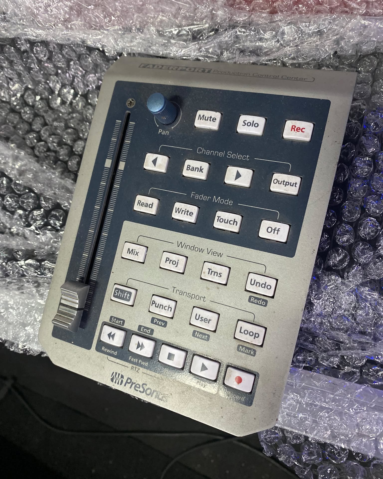 Rodrigo Bolognini Zacconi Facebook ad: PreSonus FaderPort, Controlador de Fader Motorizado