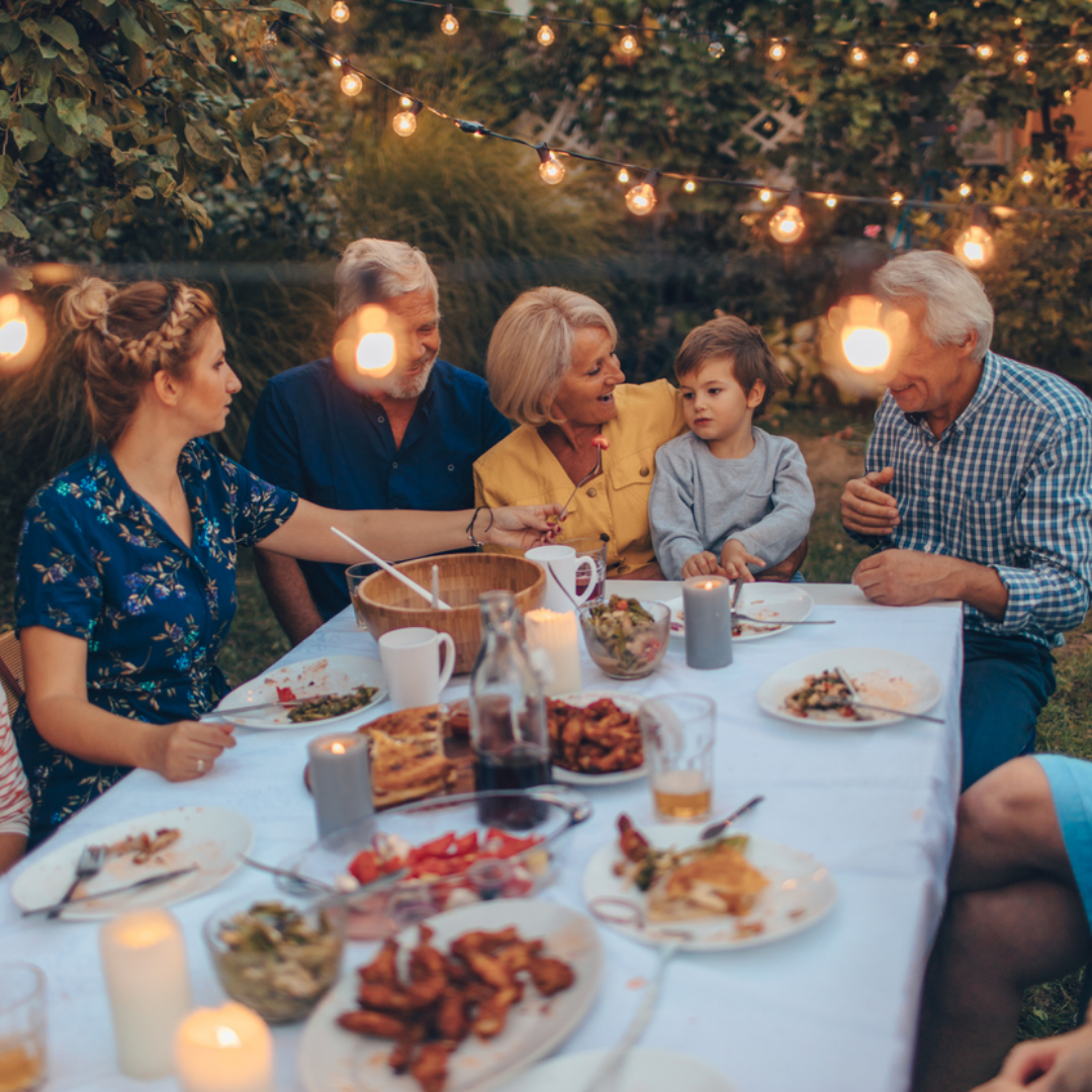 Bien dans mon âge Facebook ad: À 73 ans, elle organise la première cousinade de sa famille