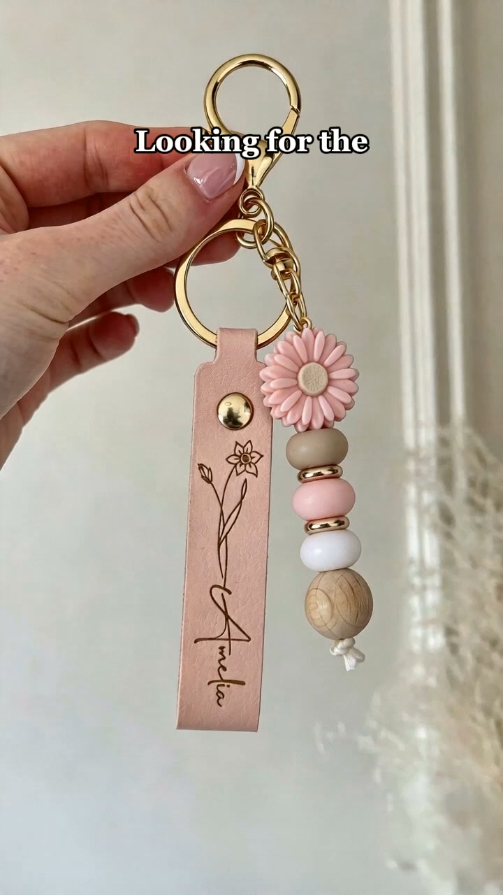 Callie Gifts Facebook ad: Personalized Birth Flower PU Leather Keychain