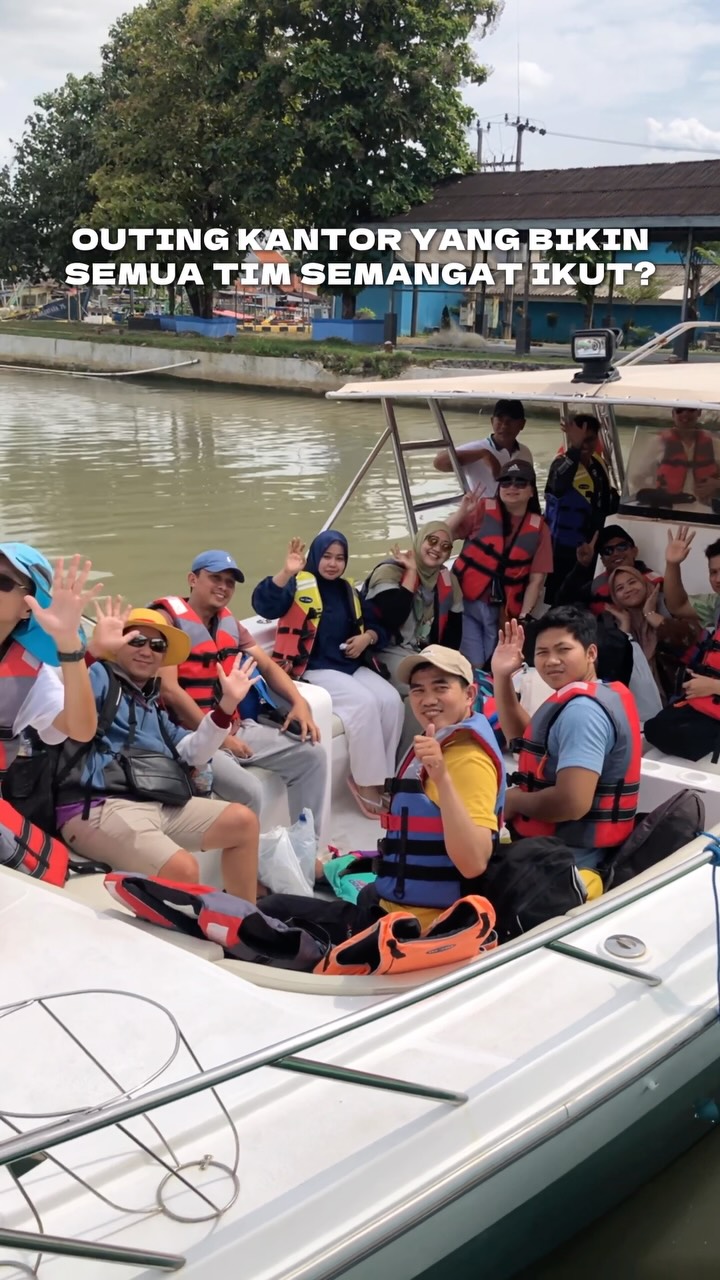 Pulau Lima Resort Facebook ad: Kalau gathering kantor bisa seseru ini, masih mau…