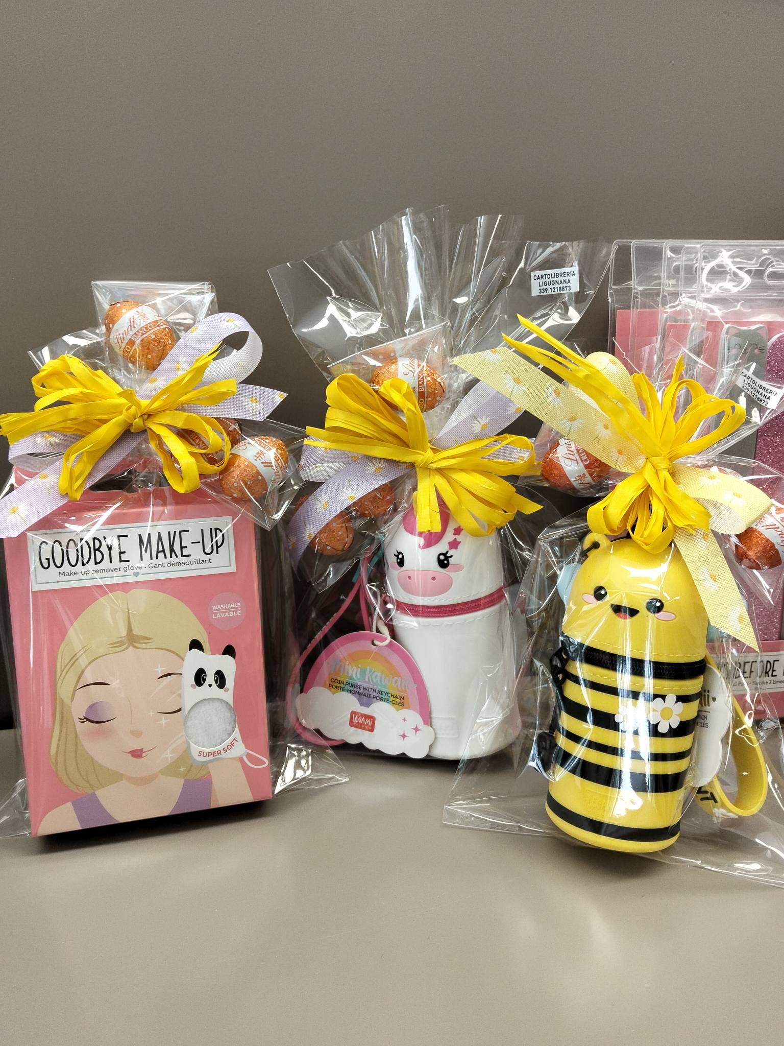 Cartolibreria Ligugnana Facebook ad: Idee regalo per Pasqua: @legami & cioccolatini @lindt