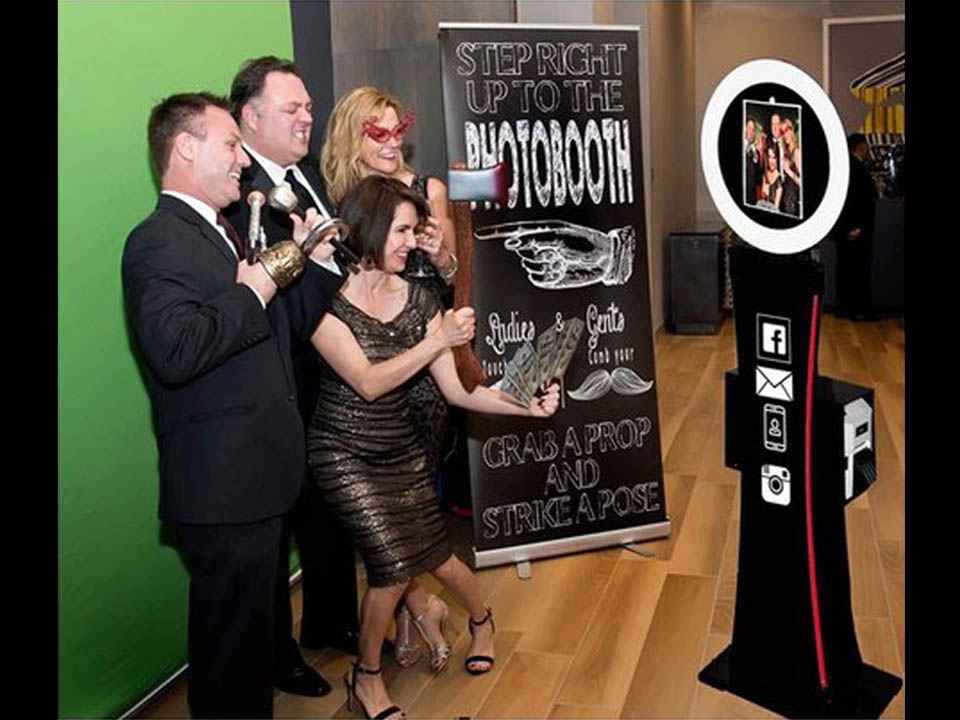 Matthew Zivkovic Facebook ad: 3-Day Selfie Photo Booth Rental