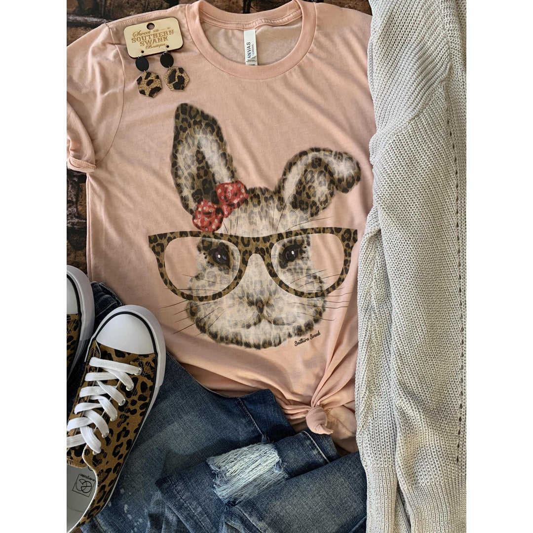 Southern Swank Boutique & Tanning Facebook ad: Upgrade your everyday outfits with our BEST-SELLING graphic…