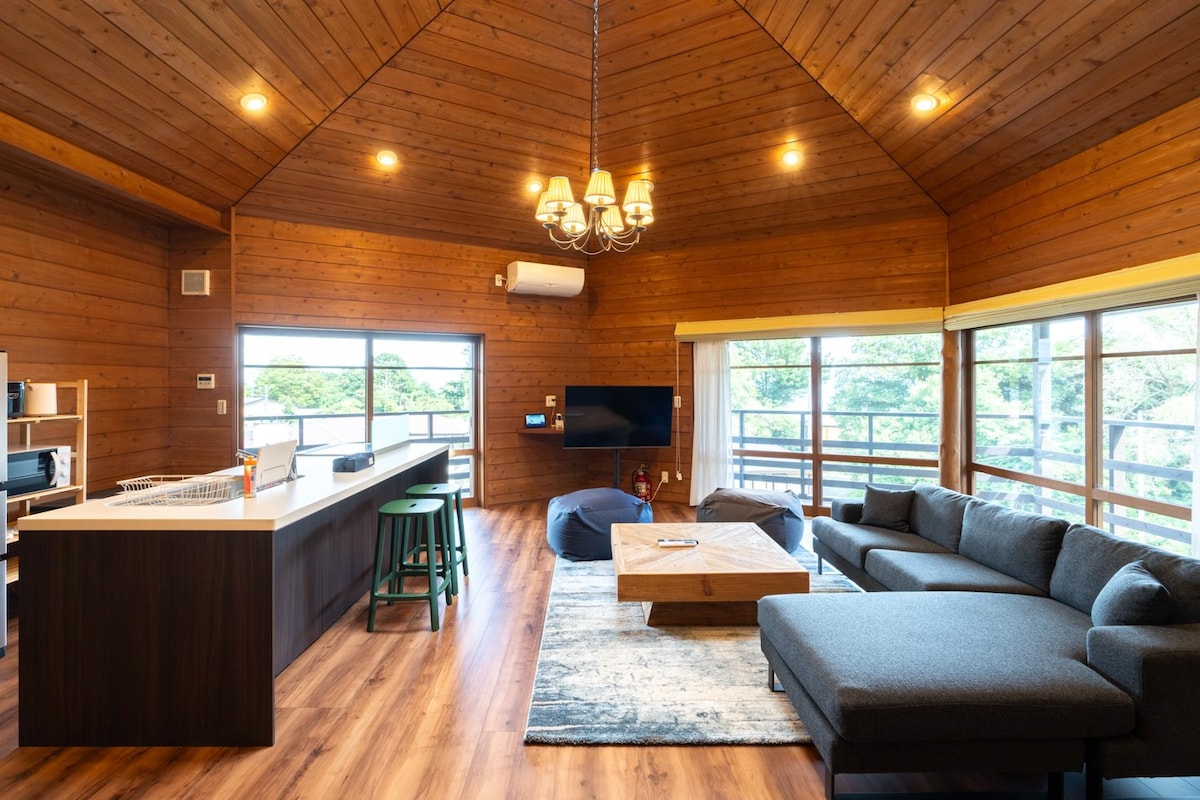 Airbnb Facebook ad