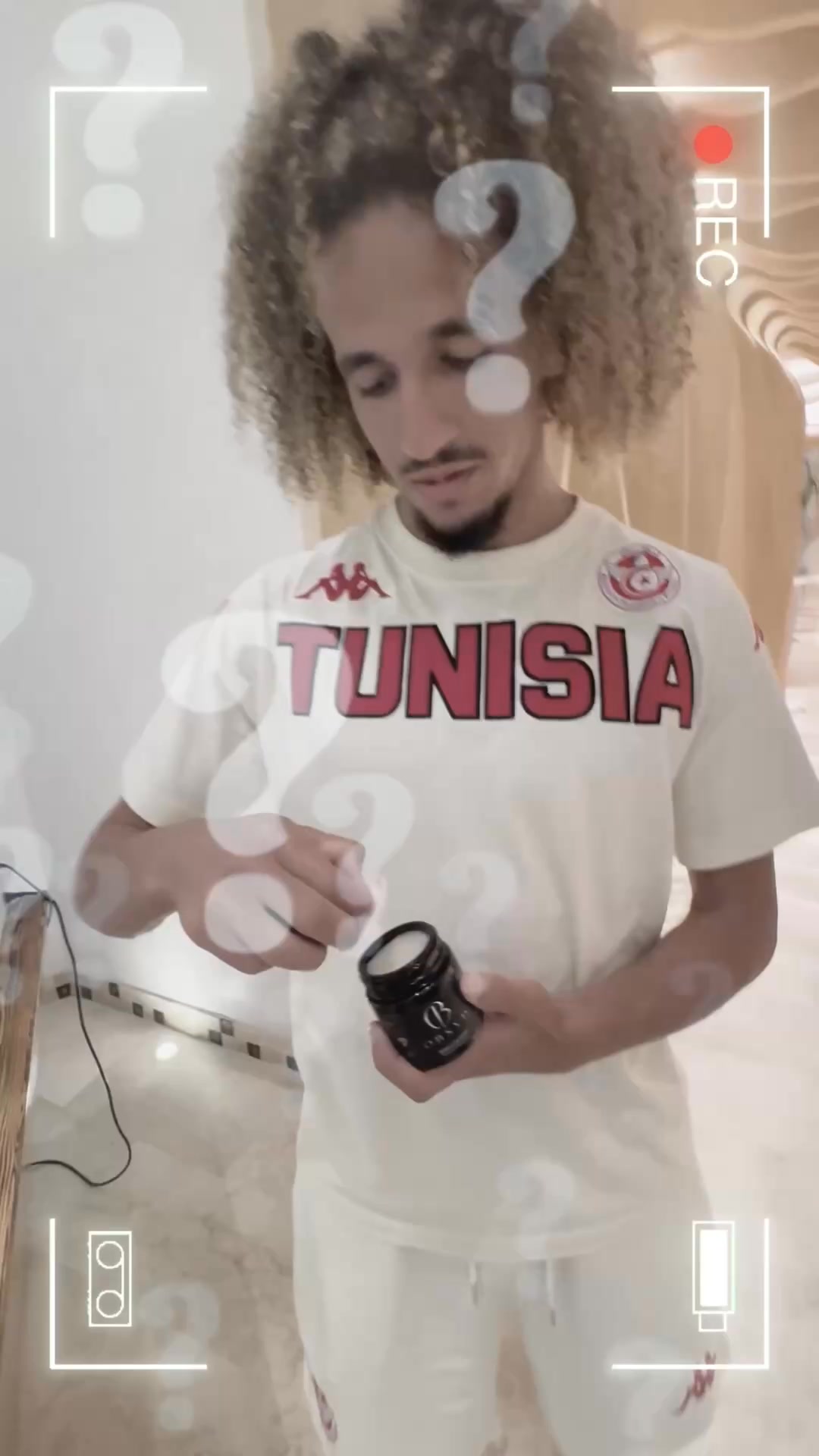 OBSYD.tn Facebook ad: 1er parfum solide en tunisie