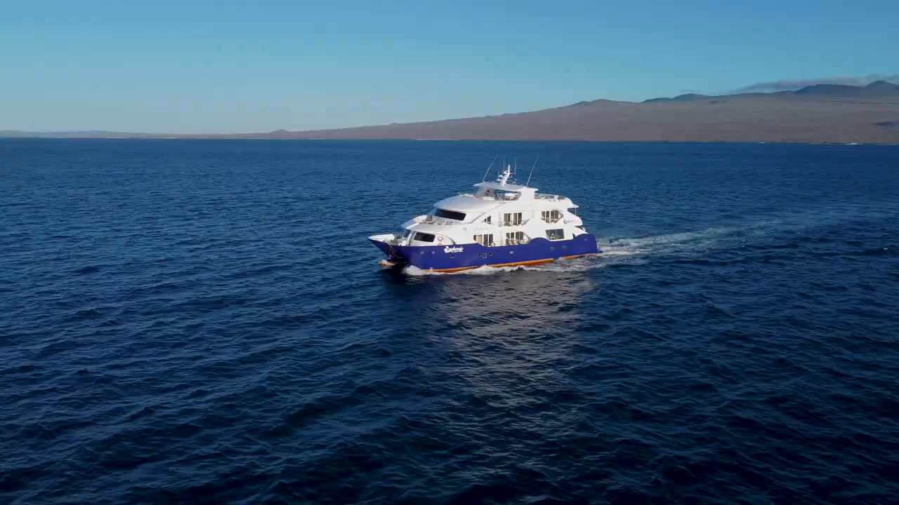 Golden Galapagos Facebook ad: Explore the Galapagos, Beautifully