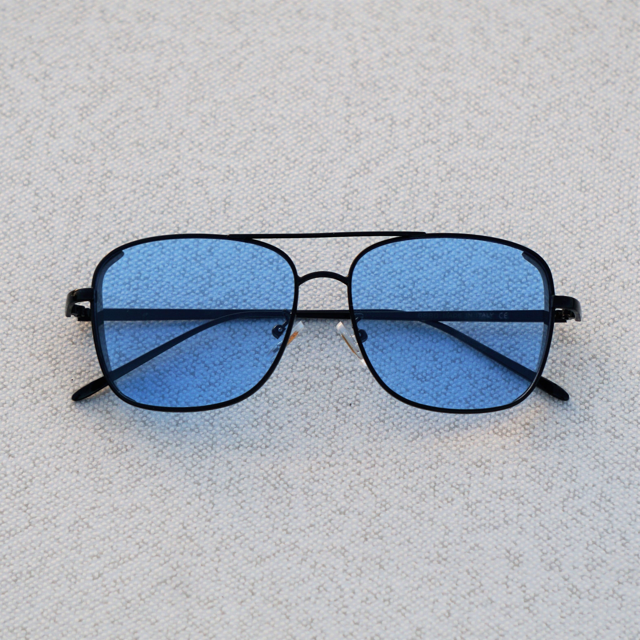 GoGlassic.co Facebook ad: Keep it classic with GoGlassic Sunglasses.