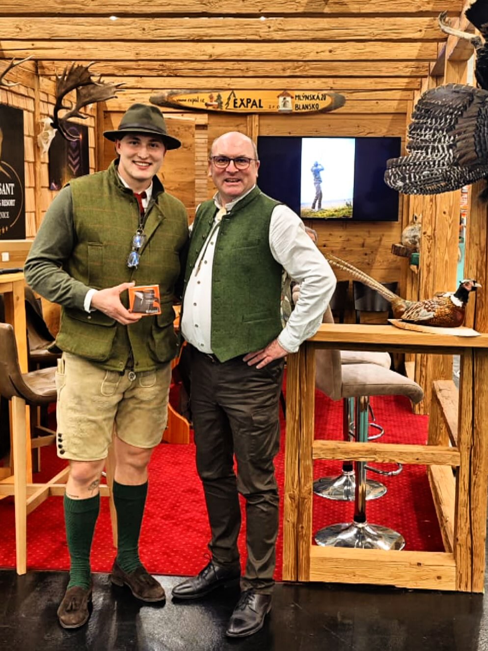 vulkanus_outdoor Facebook ad: Starke Partnerschaft ist wie eine gute Jagd