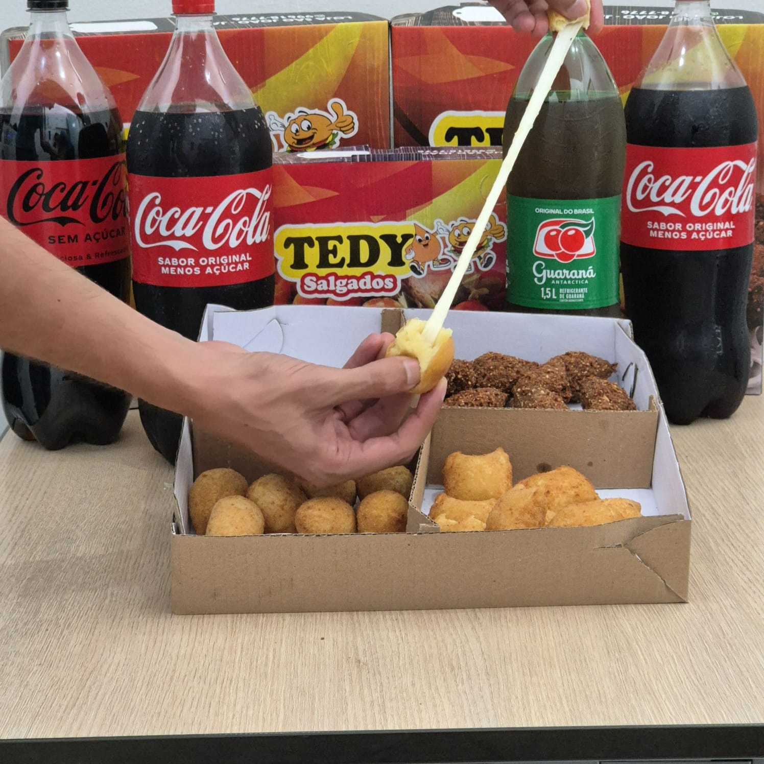 Tedy Salgados Facebook ad: TEDY Delivery: Sabor na Sua Porta!