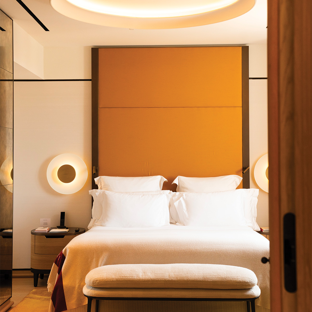 Bvlgari Hotel Roma Facebook ad: L’Estate Italiana, the Bvlgari way.