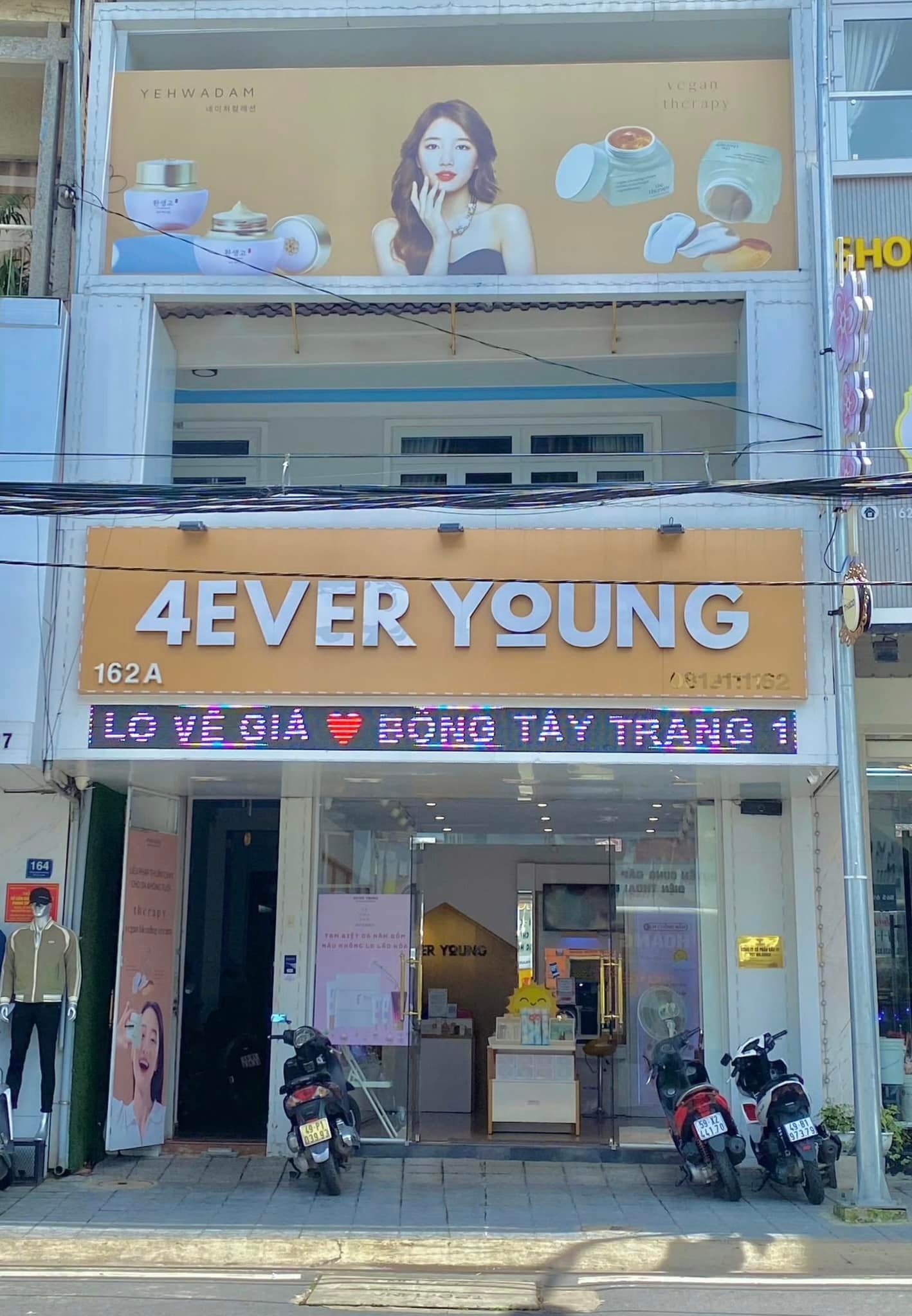 4EVER YOUNG Facebook ad: 𝐁𝐔̛𝐎̛́𝐂 𝐕𝐀̀𝐎 𝐕𝐄̉ Đ𝐄̣𝐏 𝐓𝐑𝐄̉ 𝐓𝐑𝐔𝐍𝐆…