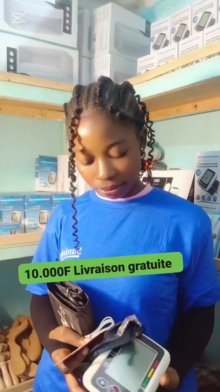 Faso Care Facebook ad: TENSIOMÈTRE ÉLECTRONIQUE EN COULEUR 10.000F!