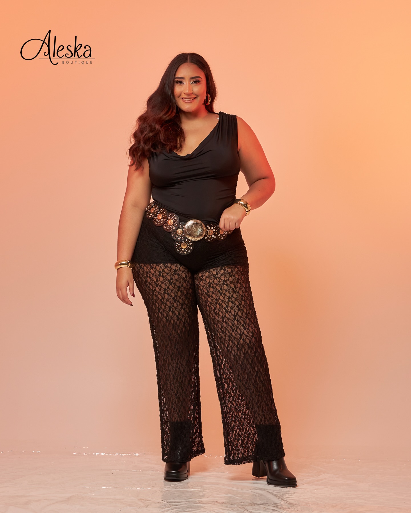 Aleska Plus Size Store & Shoes Facebook ad: Nueva colección Curvy & Plus Size