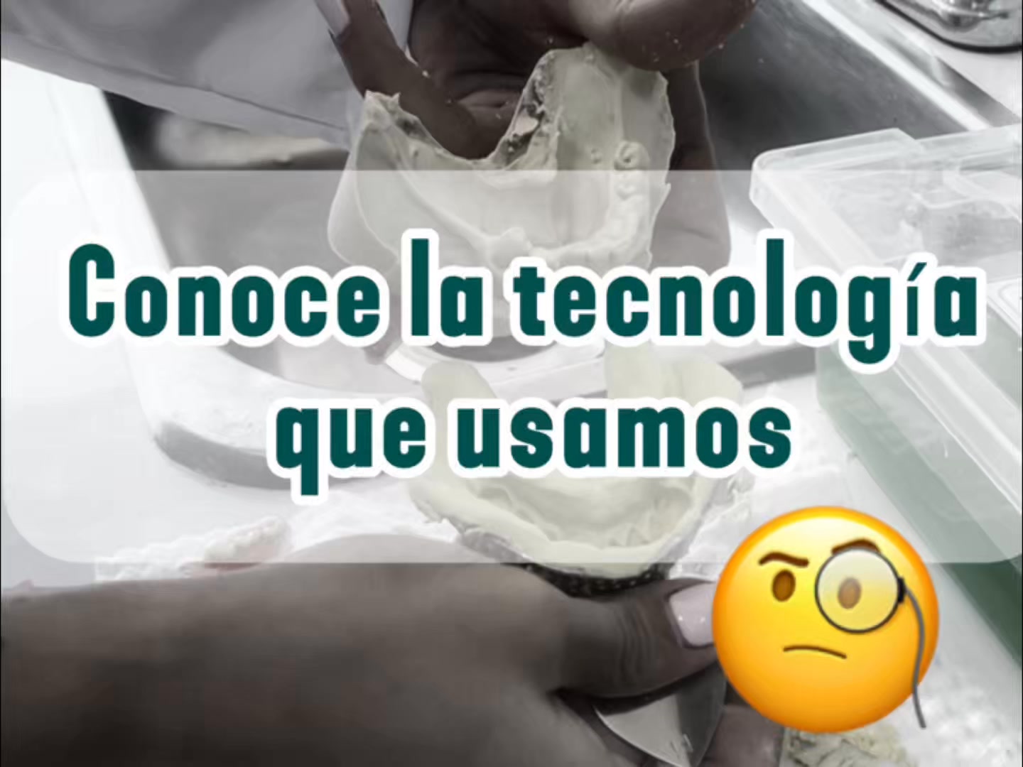 Serina Salud Dental Facebook ad: Adiós a los moldes incómodos.