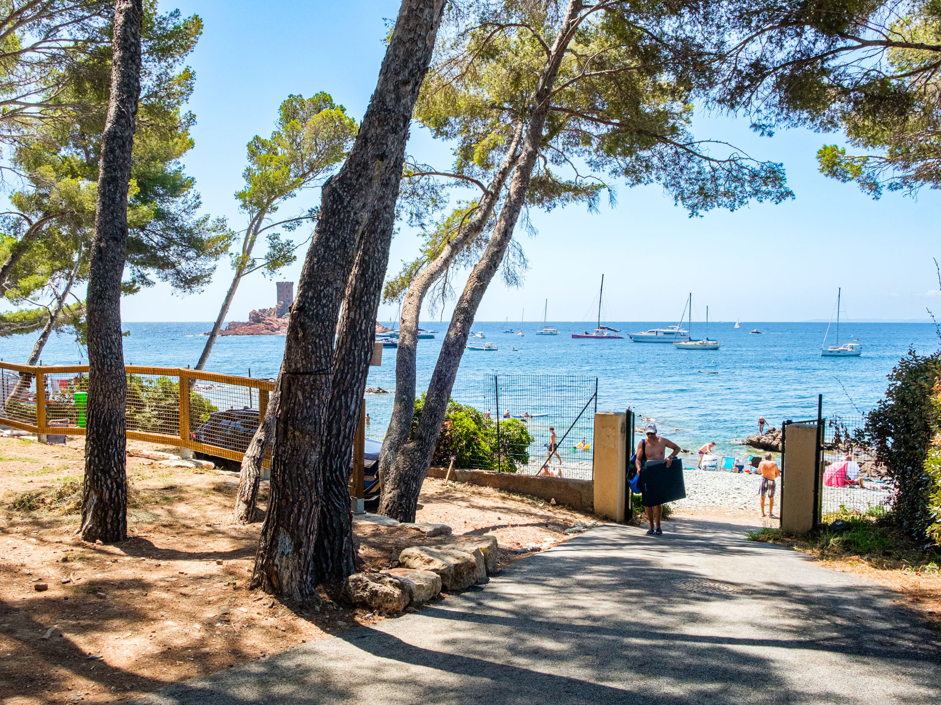 Camping Yelloh Village Plage du Dramont Facebook ad: Camping Saint-Raphaël Bord de Mer Agay - St Raphael 4…