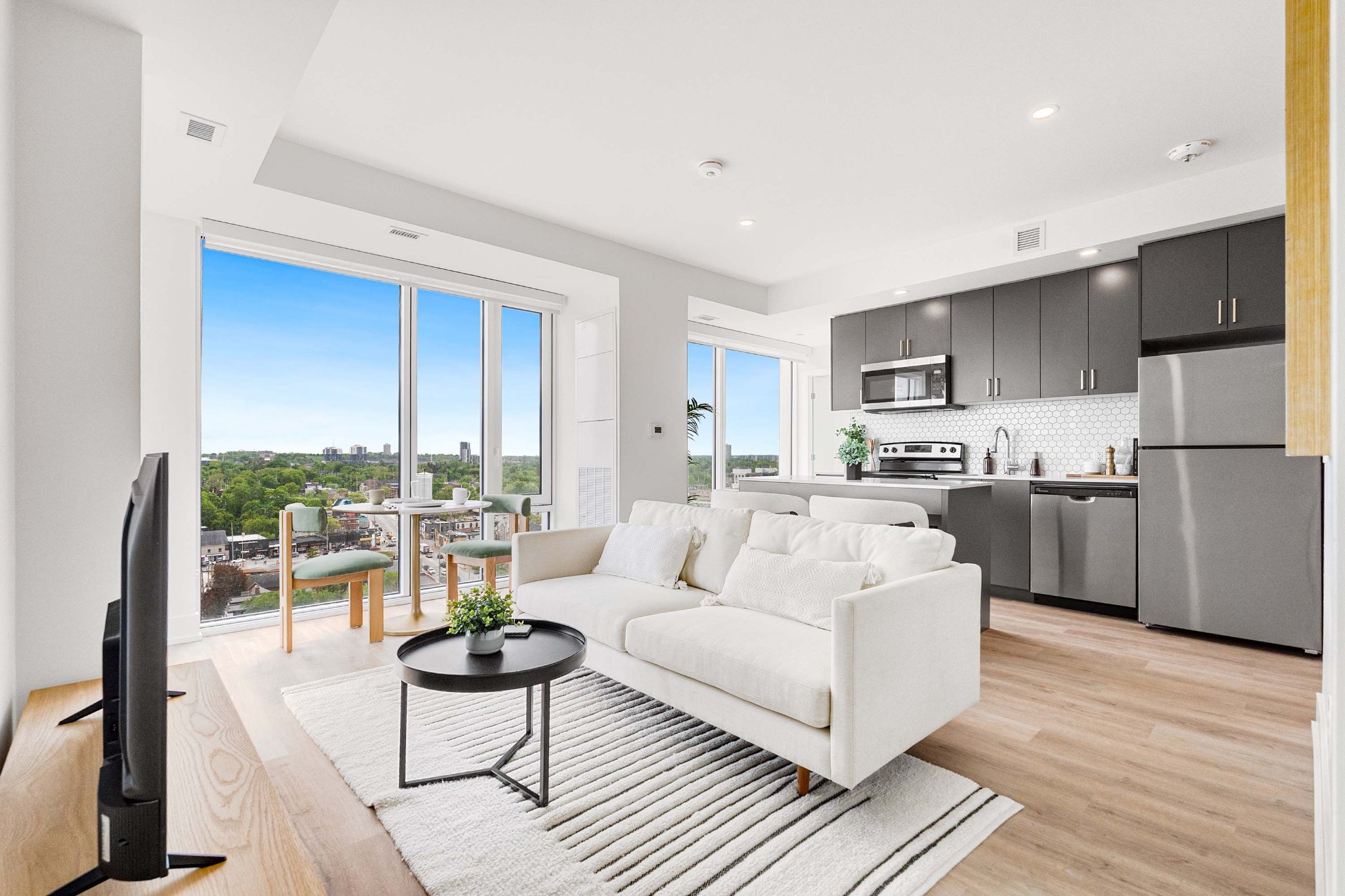Emily Clarke Facebook ad: 2 Beds 2 Baths Apartment