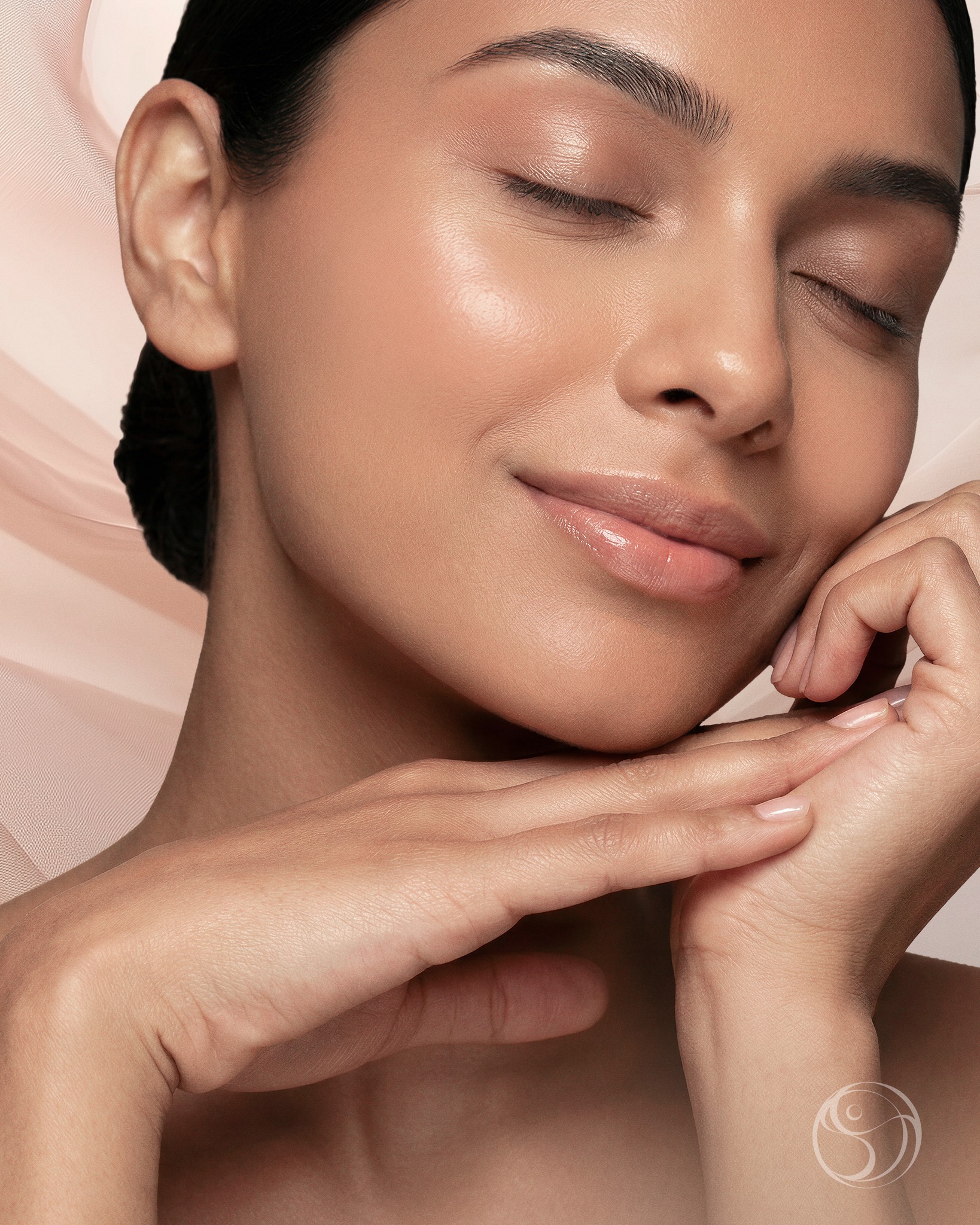 Skinn by Prof MN Huda Facebook ad: Healthy glow begins with skin regeneration.