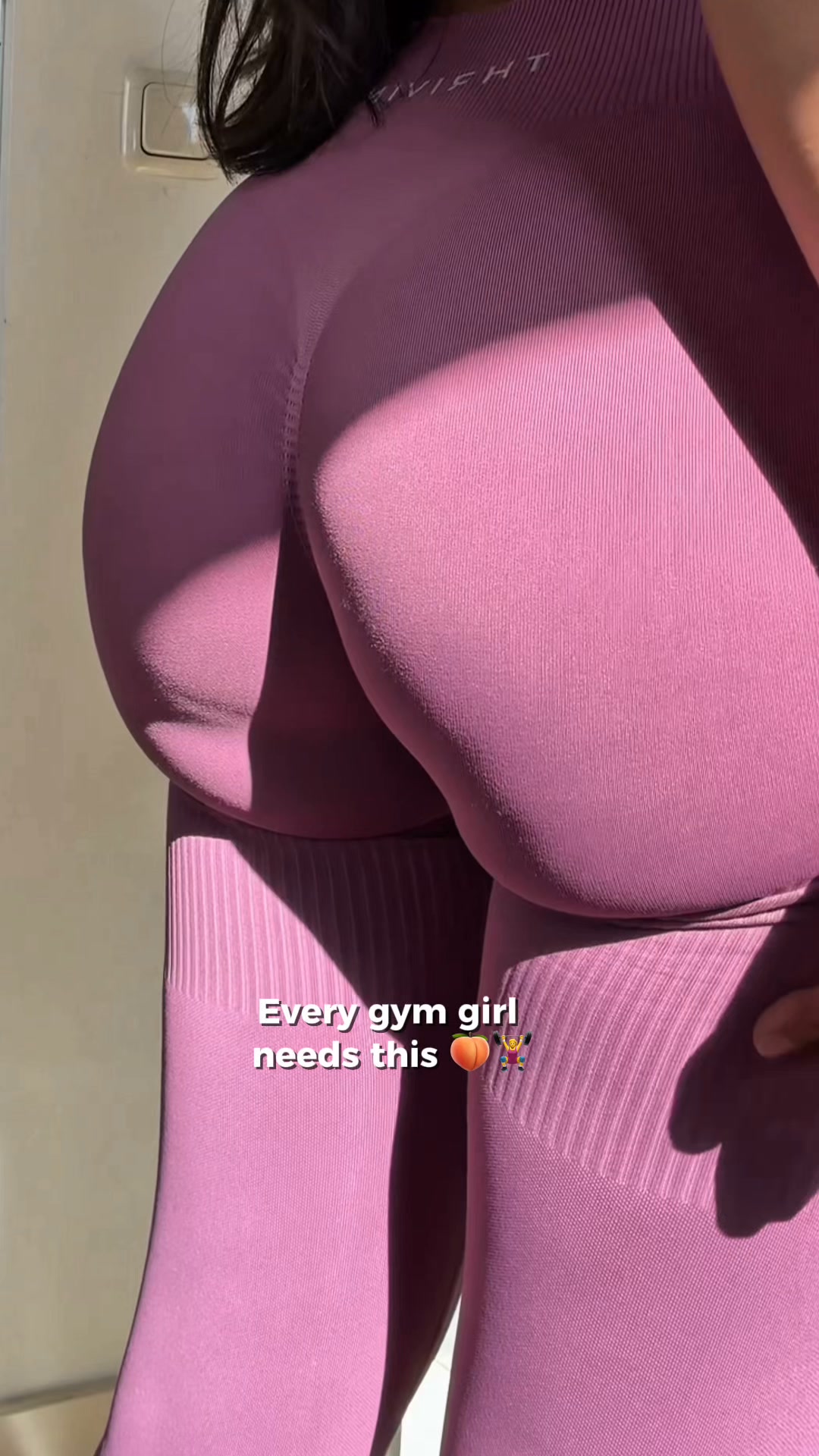 Wearethrivin Facebook ad: Look Good. Feel Snatched.