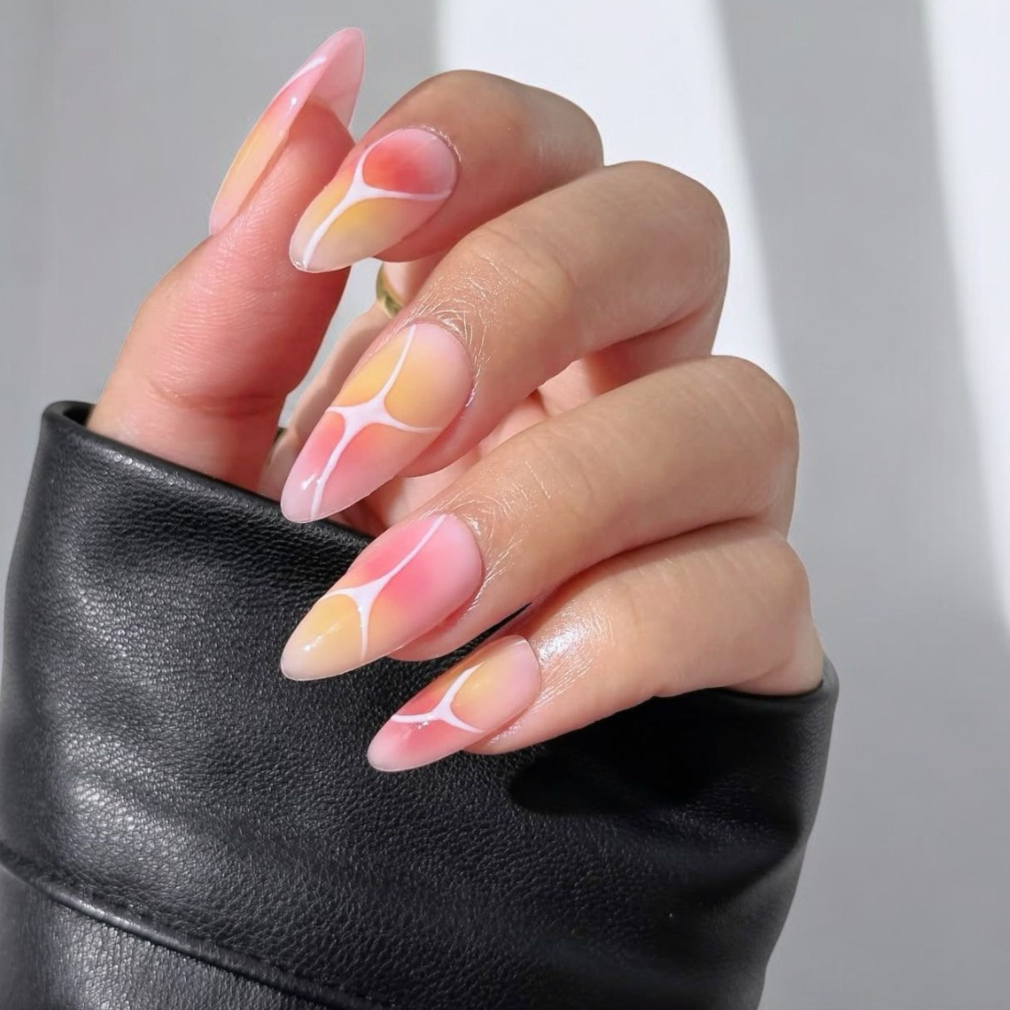 Feminity Nails & Lashes - Lausanne Facebook ad