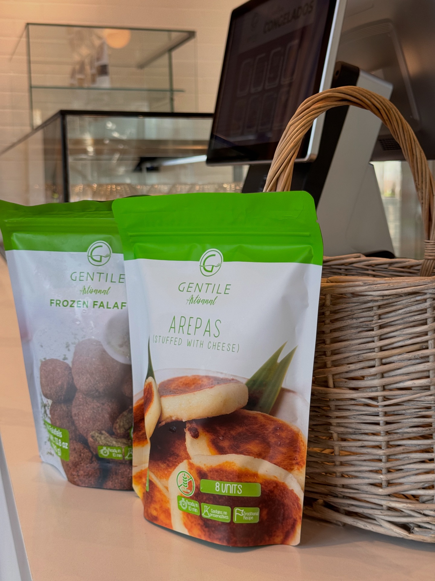 Gentile Products Facebook ad: Nuestros Frozen Falafel y Arepas listas son la…
