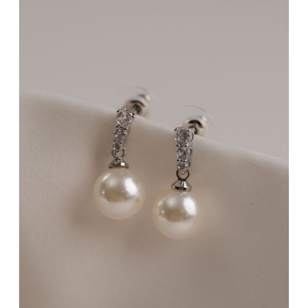 The Dress House Facebook ad: Introducing The Pearl Edit