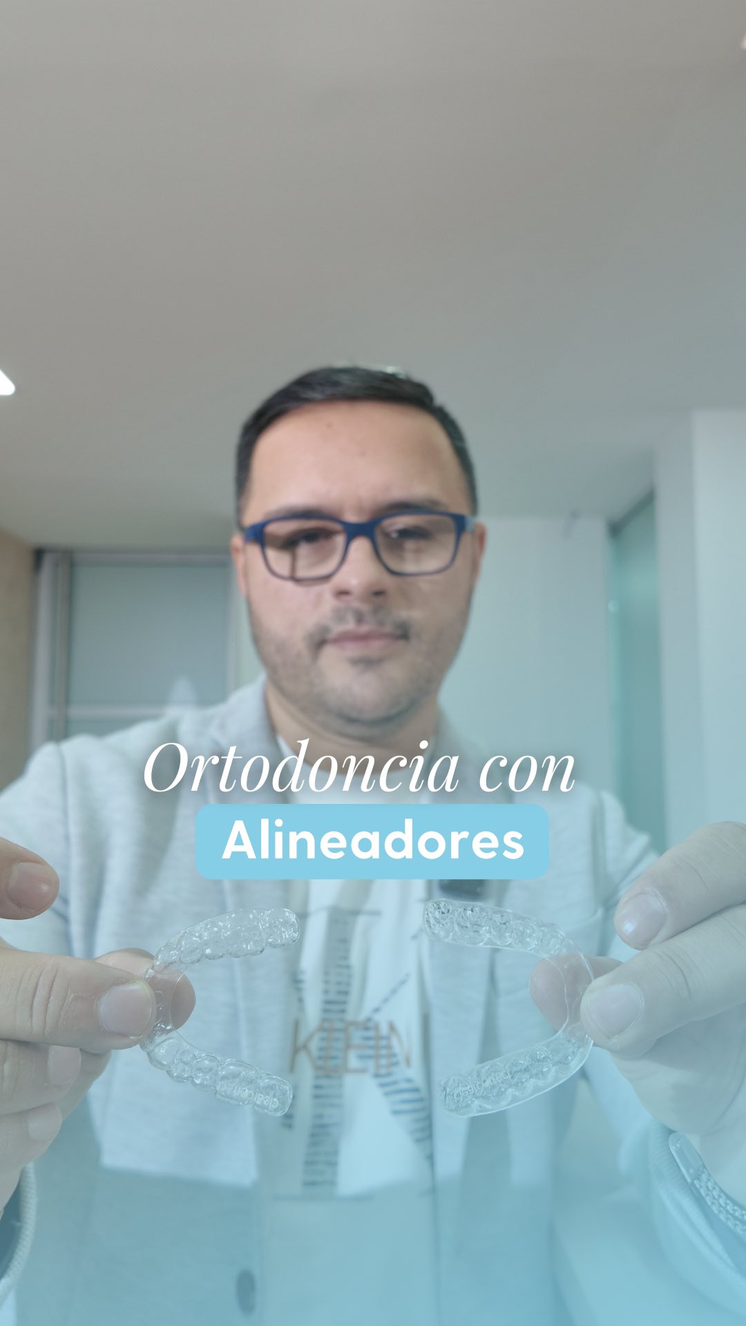 Artemedical Facebook ad: ¿Tienes los dientes torcidos y odias los brackets…