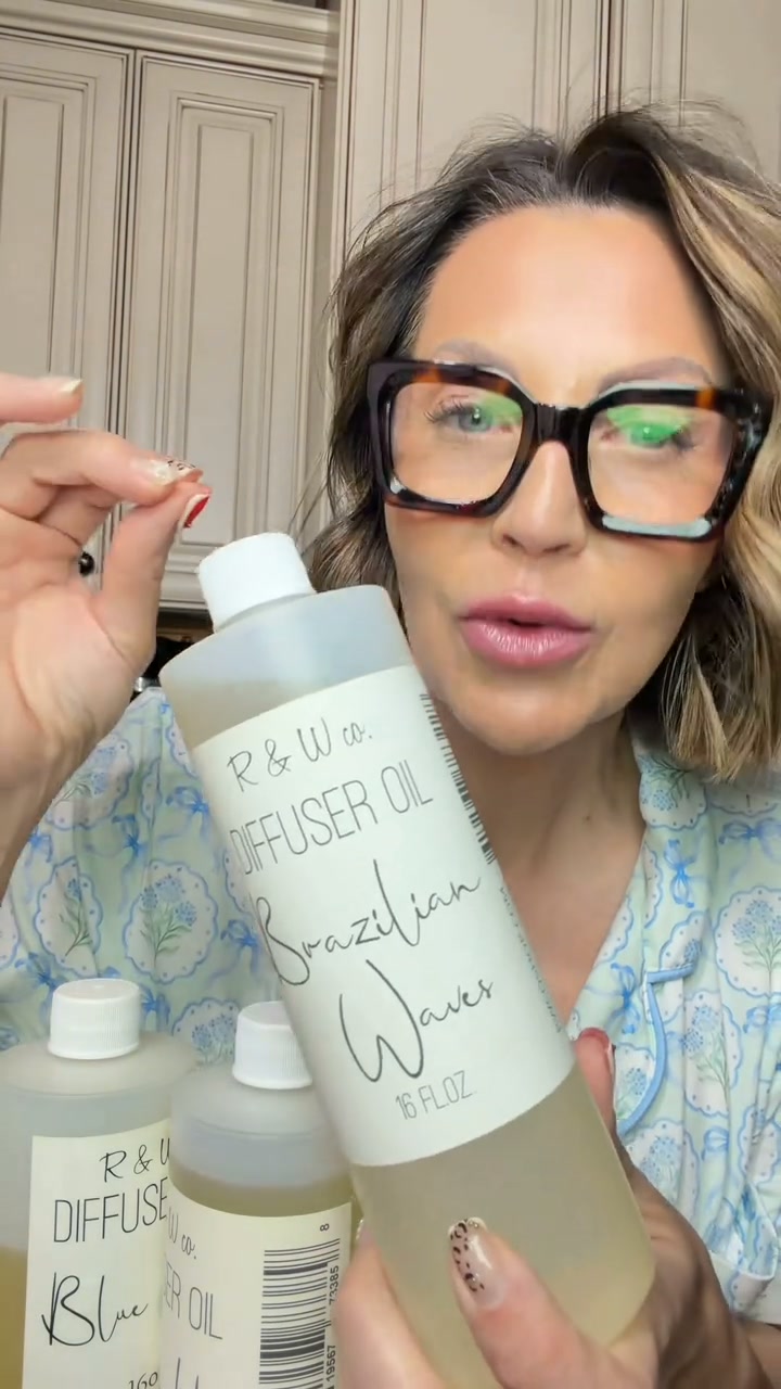 Amyandmadisonofficial Facebook ad: Enchanting Aromas That Last All Day!
